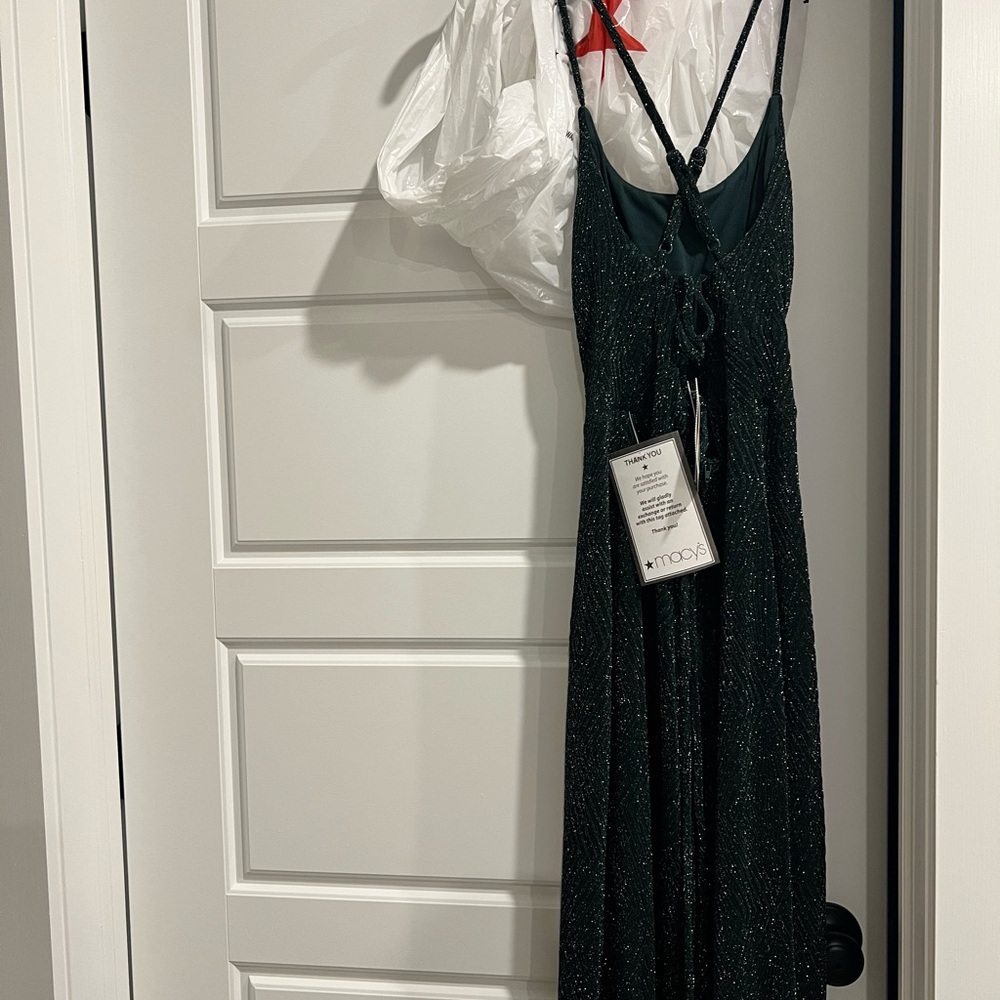 Brand New with Tags Hunter Green Sparkle Midi Dress by Speechless